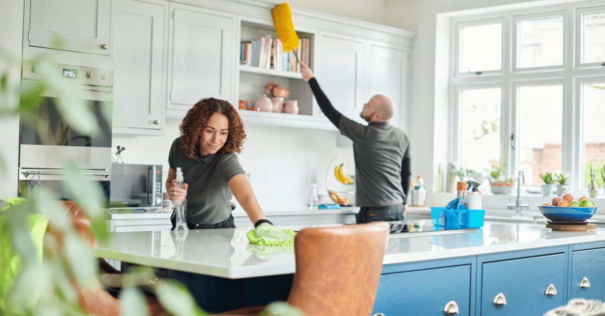 Should I Hire Contract Cleaners or W-2 Employees for my Cleaning 